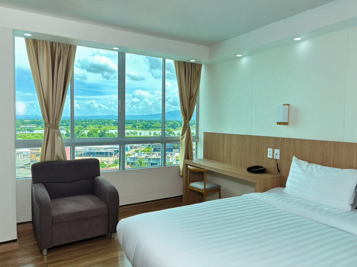 ห้อง Deluxe Room ของ KM KWANPHAYAO HOTEL