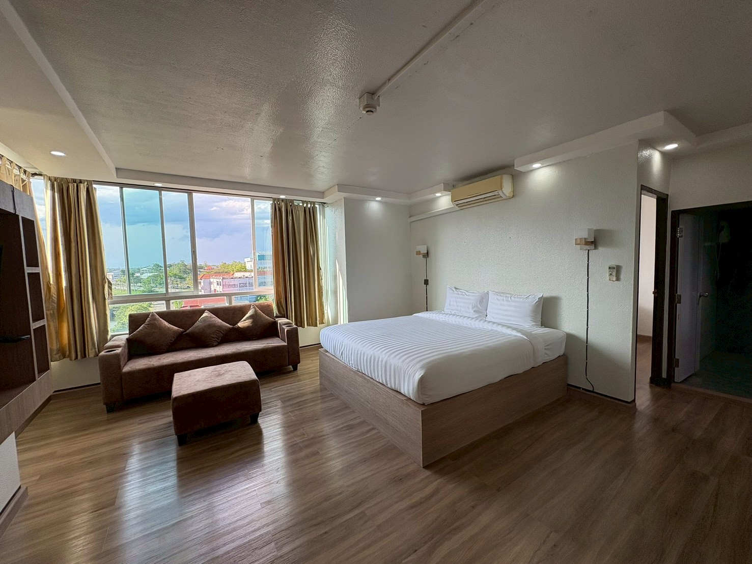ห้อง Family Room ของ KM KWANPHAYAO HOTEL